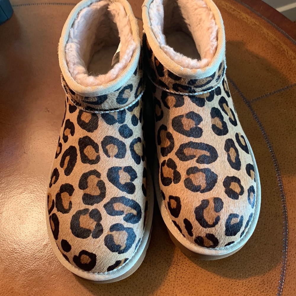 UGG leopard low pull on boots size 10